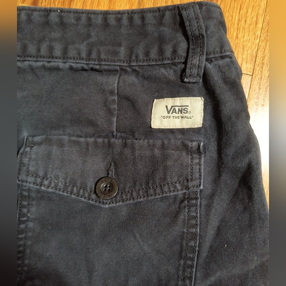 Vans black cargo shorts, waist 32" - Picture 8 of 10